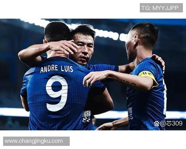 上海申花迎战北京北控争夺中超联赛关键三分全力以赴展现球队实力